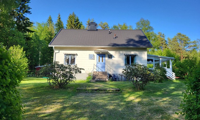 Hallefors Cottage | Cozy house near the river