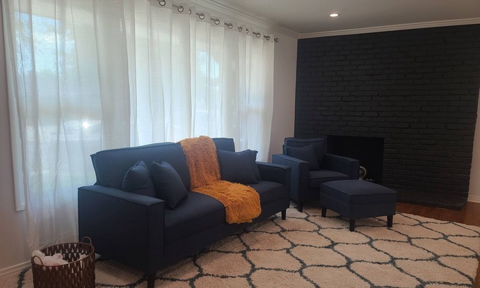 Canoga Park House | Cozy House