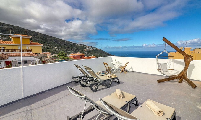 El Guincho Ski Chalet | Cozy House w/BBQ, Teide Views, Near Town