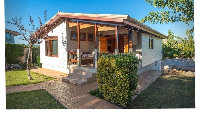 Chiva Villa | Cozy house with garden and private pool 30 km from the beach