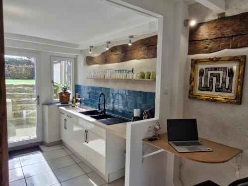 Jarnages House | Cozy House with Garden & Hot Tub