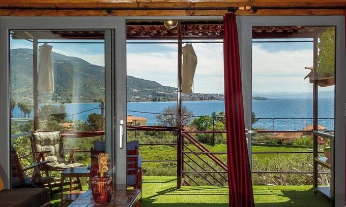 Loutra Edipsou Apartment | Cozy House with Amazing Panoramic View and Unique Outdoor!