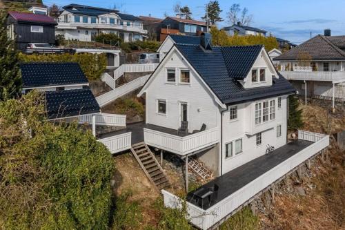 Fana House | Cozy house with lovely view