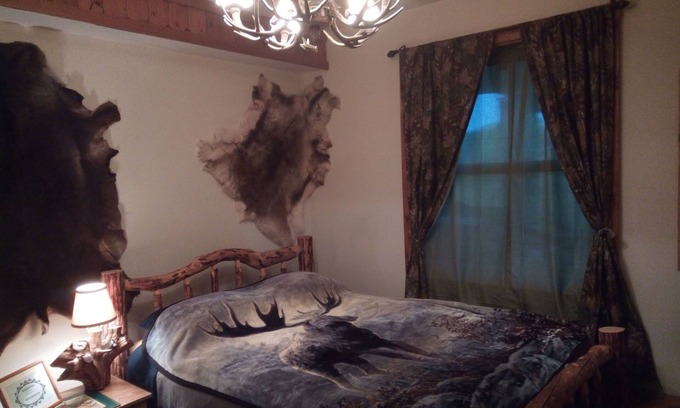 Cohoe Bed & Breakfast | Cozy hunter themed room with hot breakfast