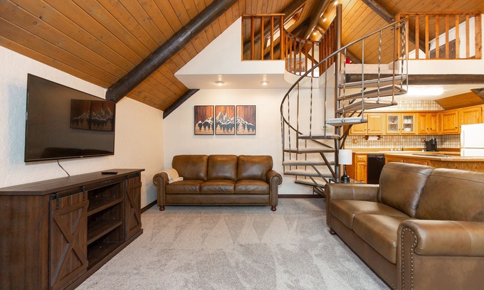 Bozeman House | Cozy Hyalite Cabin! Minutes from MSU, Downtwon Bozeman & Hyalite Canyon!