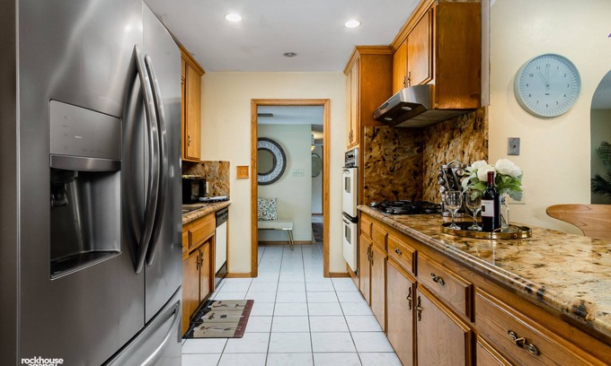 Greenacres House | Cozy Hygge Home 3 Bedroom 2 Bath with Pool & 2 King Beds