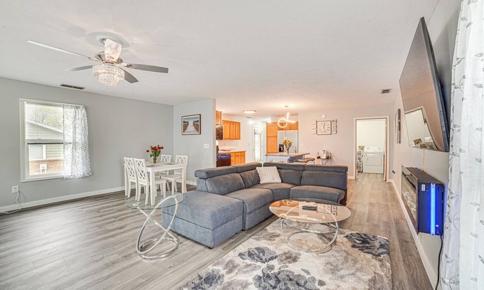 Speer House | Cozy Illinois Retreat w/Home Gym & River Views!