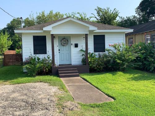 Northside House | Cozy Independence Heights Bungalow