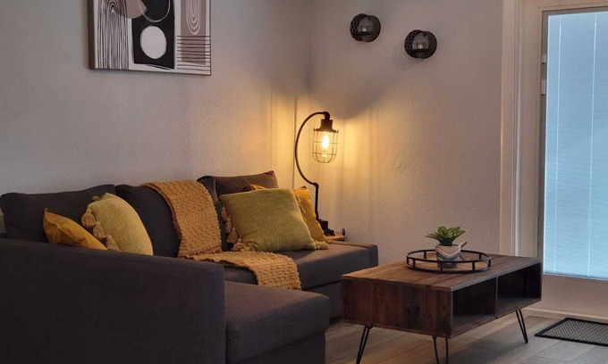Riverview Apartment | Cozy Industrial Chic Apartment
