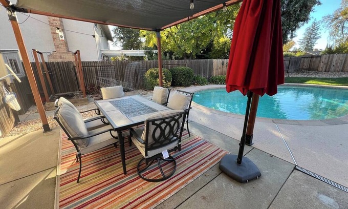Roseville House | Cozy, Insurance Stays, 30+, Pets, Corp Stays