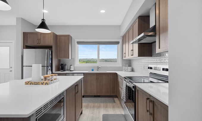 Southeast Calgary House | “Cozy & Inviting Calgary Home Perfect for Holidays & Gatherings