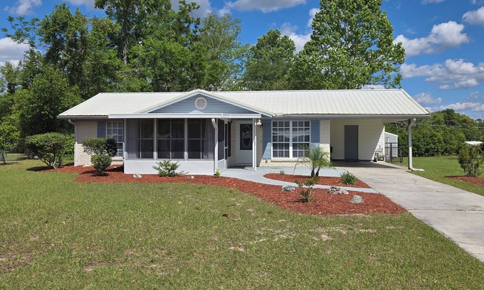 Lake City House | Cozy, inviting home in Lake City, FL. Minutes from town and close to rivers.