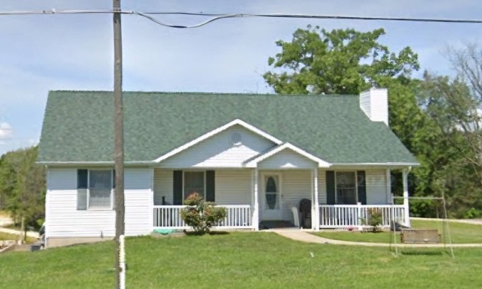 Holts Summit House | Cozy & inviting house in Holts Summit. 10 minutes from Jefferson City.