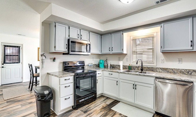 Jefferson City House | Cozy Jefferson City Retreat w/ Porch, Near Golfing