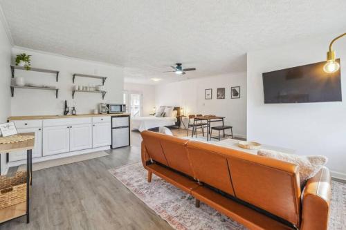 Kennesaw Apartment | Cozy Kennesaw Apartment Close to KSU with EV Plug In