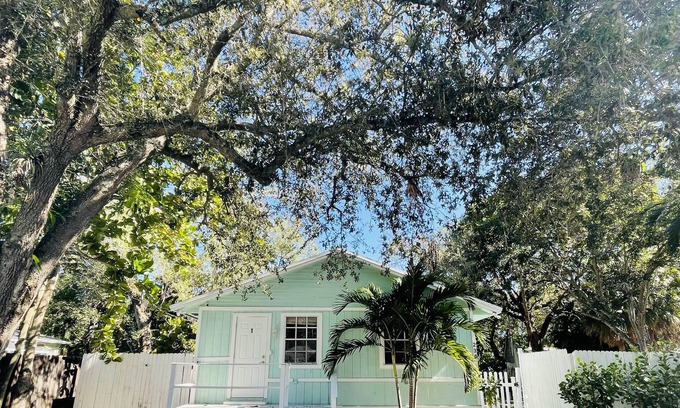 Sailboat Bend Apartment | Cozy Key west vibe Apartment