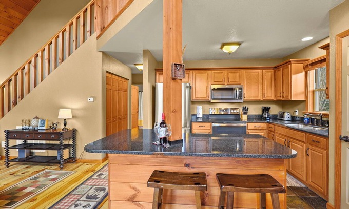 Banner Elk House | Cozy Kid&pet friendly renov. Cabin w. Hi Spd. WIFI, TV, Hot Tub, Grill, firepl.