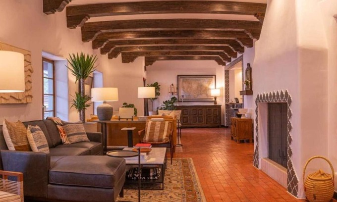 Downtown Santa Fe Hotel | Cozy King Bed | Free Breakfast & Pet Friendly