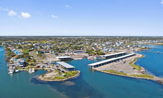 Flour Bluff Hotel | Cozy King Bed Room- Steps from Laguna Madre Waters #1
