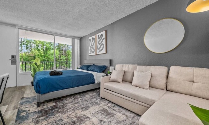 Highlands Apartment | Cozy King Bed Suite—Minutes to Downtown JAX!