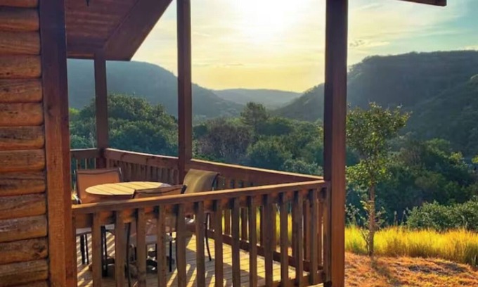 Medina Cabin | Cozy King Cabin: Texas Hill Country Resort/w Pool