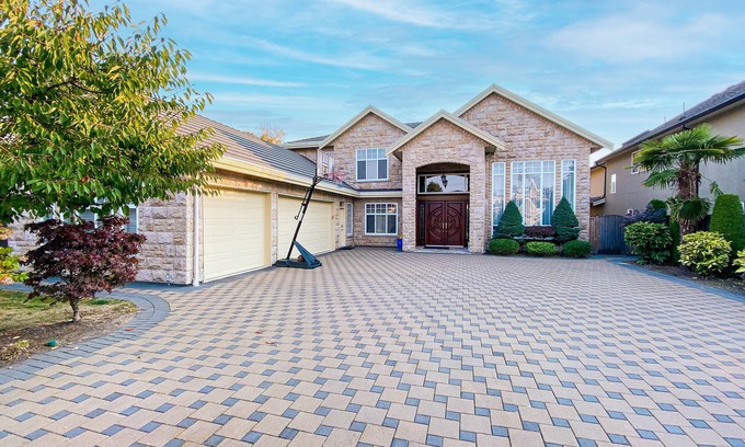 Richmond House | Cozy King Sized Private Entrance Suite 15 min from YVR and self check in