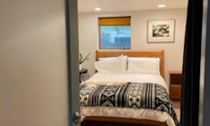 King Apartment | Cozy Lair-a close-in studio in a welcoming, safe and walkable neighborhood.