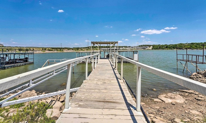 Brownwood House | Cozy Lake Brownwood Home w/ Boat Dock & Deck!