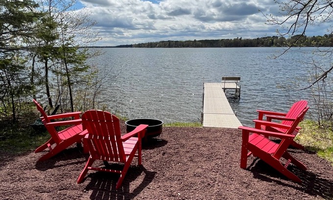 Sturgeon Lake Cabin | Cozy Lake Cabin in the Woods