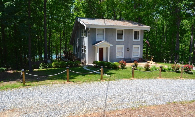 Cumming Cabin | Cozy Lake Cabin with Great Water View