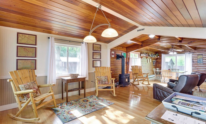 North Hero House | Cozy Lake Champlain Cottage w/Private Beach!