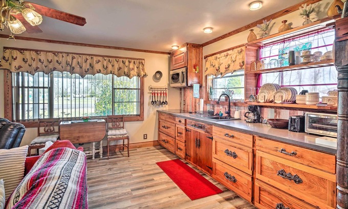 Prien Apartment | Cozy Lake Charles Studio w/Golf Course Views