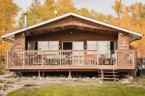 Parkland County House | Cozy lake cottage