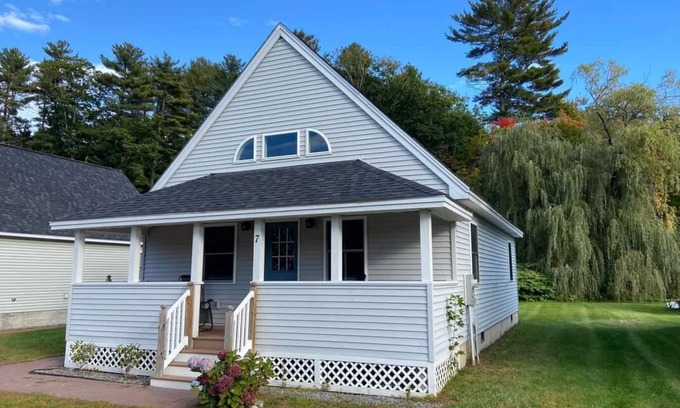 Litchfield Cottage | Cozy Lake Cottage on Woodbury Pond.
