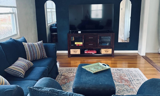 Vermilion House | Cozy lake cottage with table games
