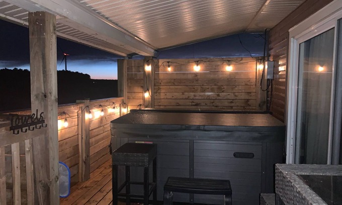Selkirk Cottage | Cozy Lake Erie cottage with Hot Tub, steps to the beach!