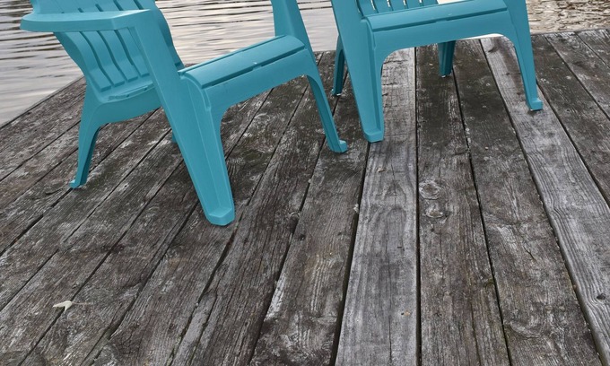 Southmont Cottage | Cozy lake front cottage with boat dock