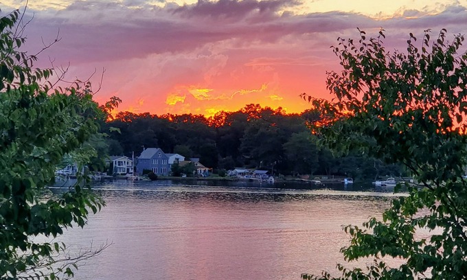 Freetown Cottage | Cozy Lake Front Cottage on Long Pond