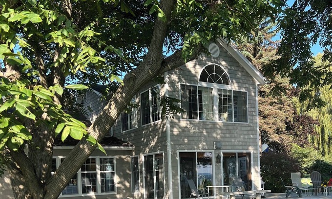 Town of Beekmantown House | Cozy Lake front family home- Lake Champlain