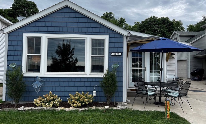 Angola House | Cozy lake-front home on beautiful Lake Gage