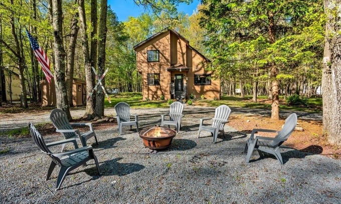 Briar Crest Woods House | Cozy lake house, great location! Hot tub, fire pit, game room! Dog friendly!