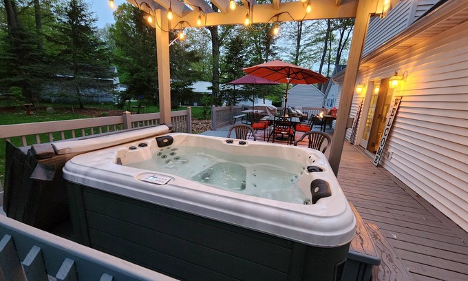 Lake City House | Cozy Lake House Hideaway w/hot tub