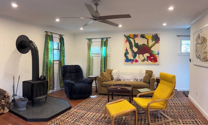 Roscoe House | Cozy Lake House in Charming Roscoe: Your 3-Bedroom Getaway