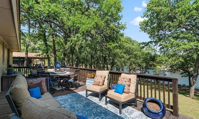 Bowie House | Cozy Lake House right on Amon G Carter Lake