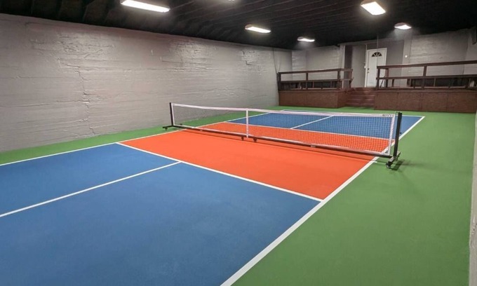 Chippewa Lake House | Cozy lake house w/pickleball court