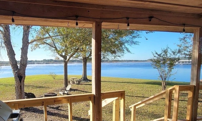 Chatham House | Cozy Lake House with Amazing Views Close to Hooks Marina
