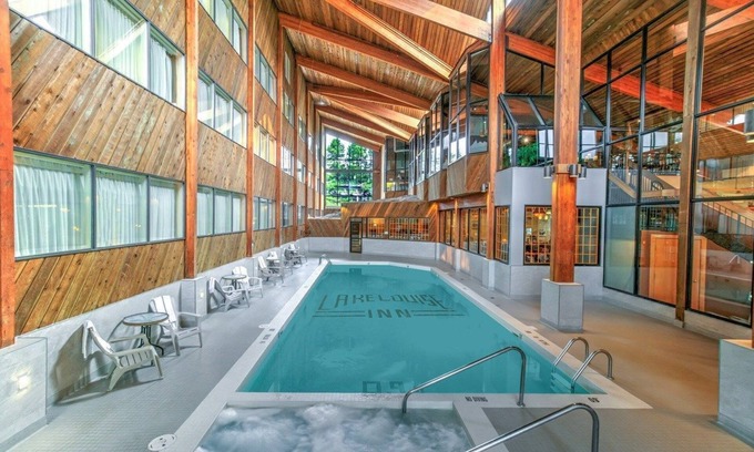 Lake Louise Condo | Cozy Lake Louise Retreat | Jacuzzi + Fireplace