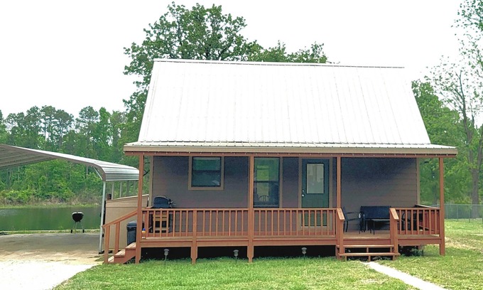 Gilmer Cabin | Cozy Lakefront 2-bedroom cabin in tranquil Big Sandy, TX.