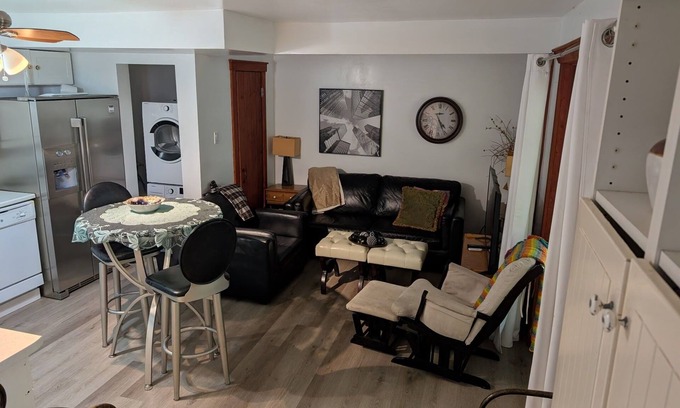 Port Stanley Apartment | Cozy Lakefront 2BDR with Hot Tub in the Village