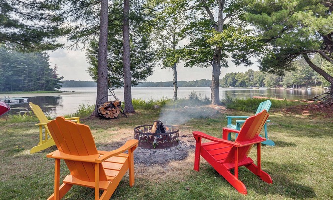 Rhinelander Cottage | Cozy Lakefront Cottage w/ Dock, Kayaks & Views!